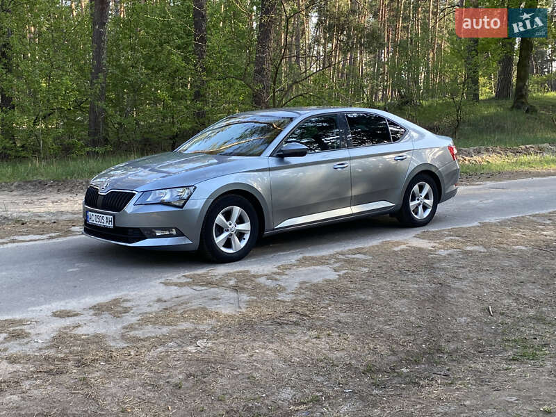 Лифтбек Skoda Superb 2016 в Черкассах