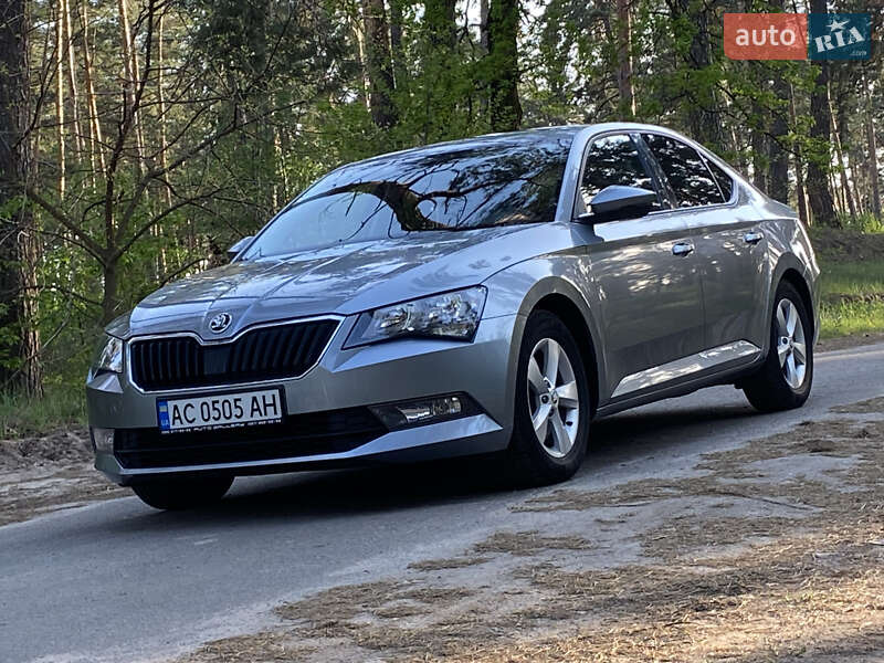 Лифтбек Skoda Superb 2016 в Черкассах