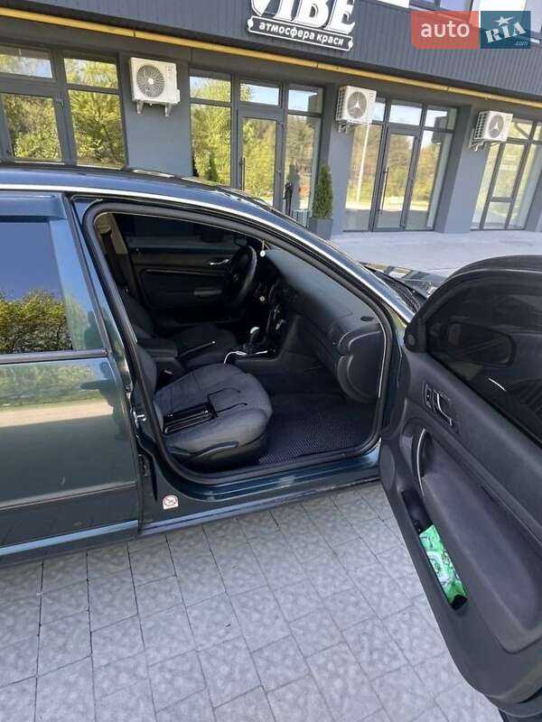 Лифтбек Skoda Superb 2004 в Новояворовске