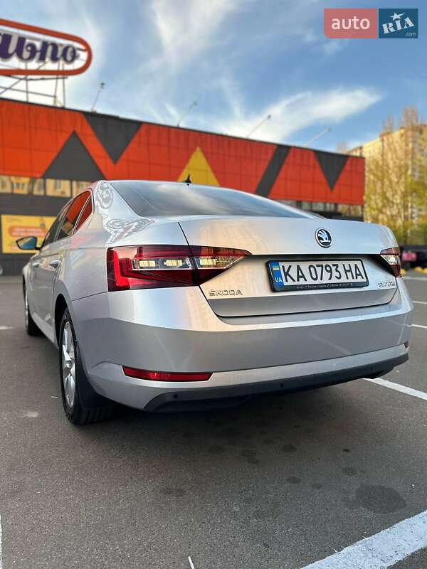 Лифтбек Skoda Superb 2018 в Киеве