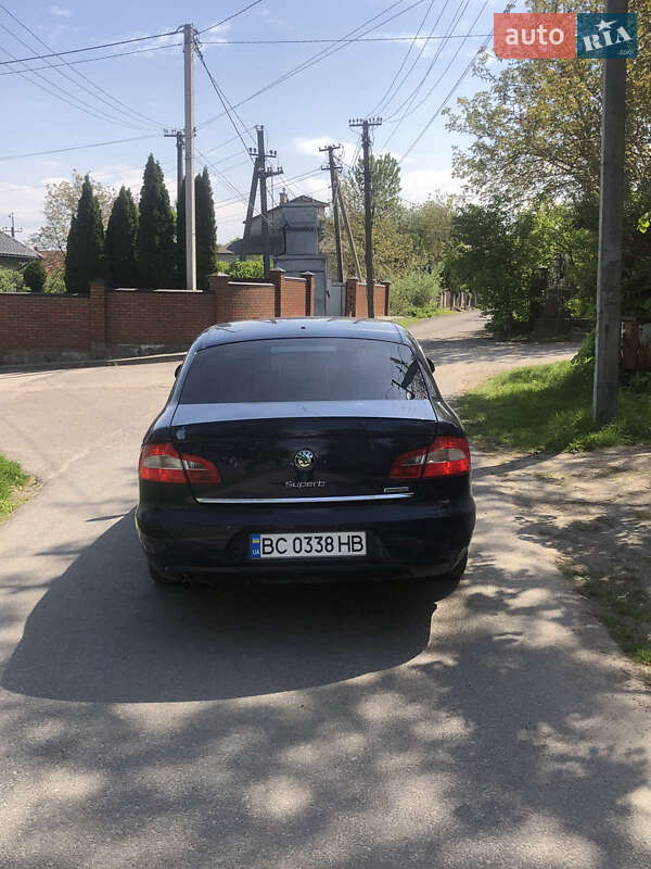 Лифтбек Skoda Superb 2011 в Львове