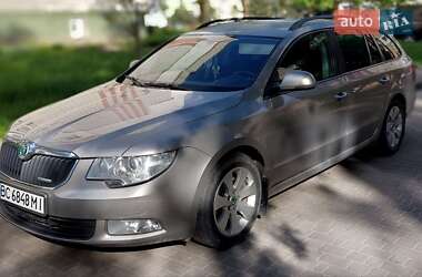 Универсал Skoda Superb 2012 в Новояворовске