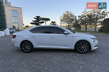 Ліфтбек Skoda Superb 2015 в 