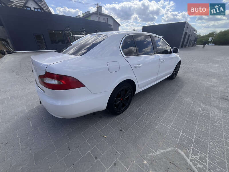 Лифтбек Skoda Superb 2013 в Львове
