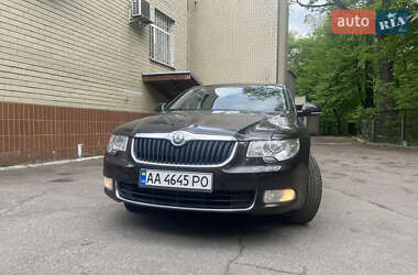 Лифтбек Skoda Superb 2013 в 