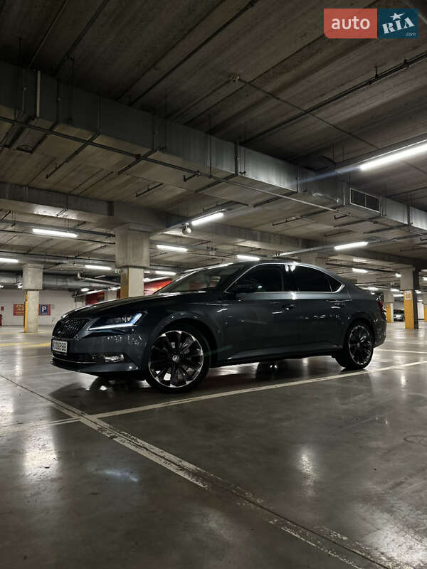 Лифтбек Skoda Superb 2017 в Мукачево