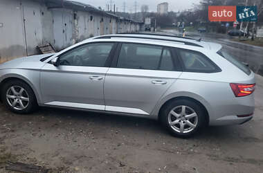 Універсал Skoda Superb 2017 в Вишгороді