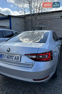 Лифтбек Skoda Superb 2015 в 
