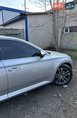 Лифтбек Skoda Superb 2015 в 