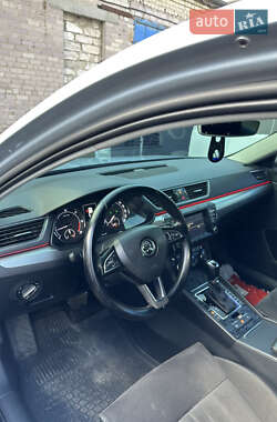 Лифтбек Skoda Superb 2015 в 