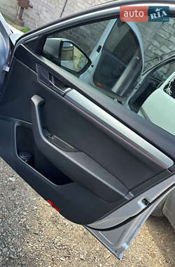 Лифтбек Skoda Superb 2015 в 