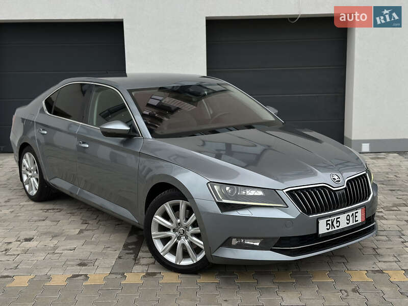 Лифтбек Skoda Superb 2016 в 
