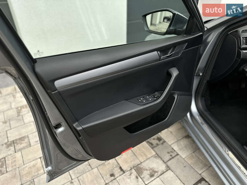 Лифтбек Skoda Superb 2016 в Ужгороде