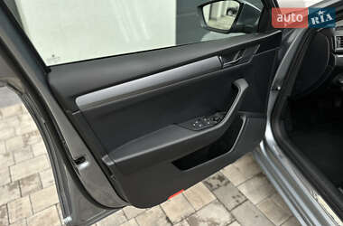 Лифтбек Skoda Superb 2016 в 