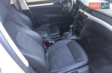 Лифтбек Skoda Superb 2011 в 