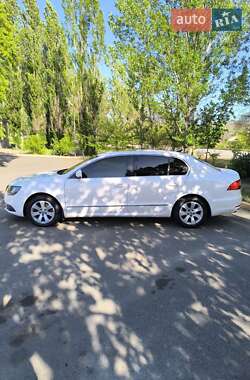 Лифтбек Skoda Superb 2013 в 