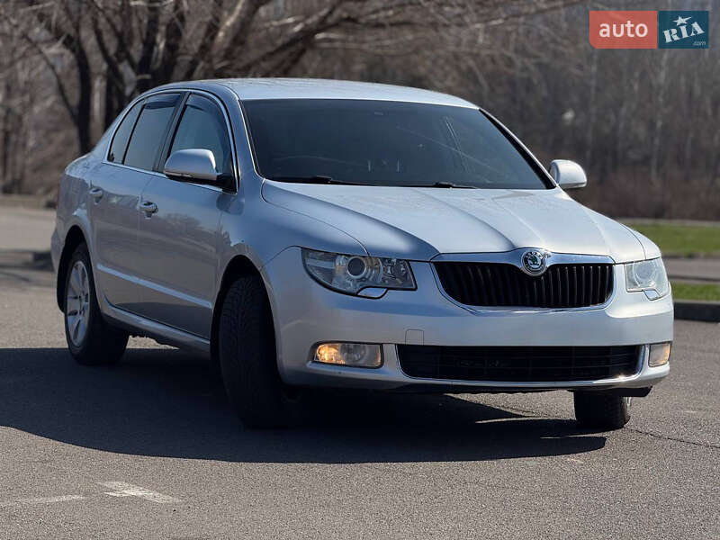 Лифтбек Skoda Superb 2012 в 
