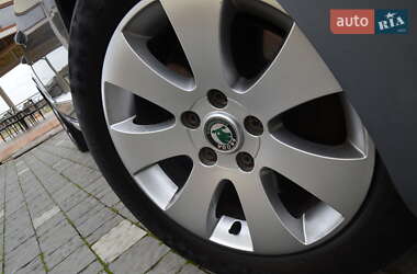 Лифтбек Skoda Superb 2011 в 