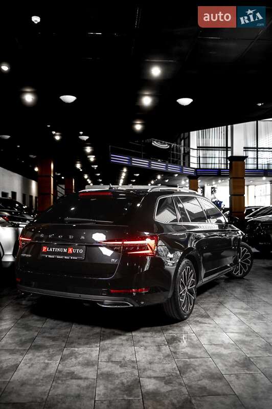 Універсал Skoda Superb 2020 в Ужгороді