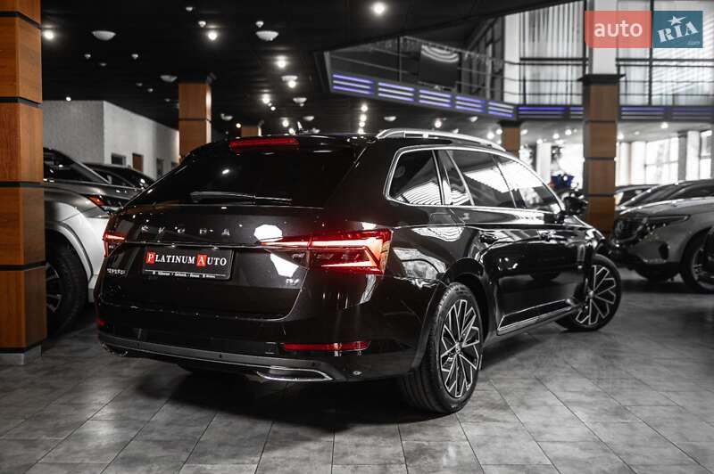 Універсал Skoda Superb 2020 в Ужгороді