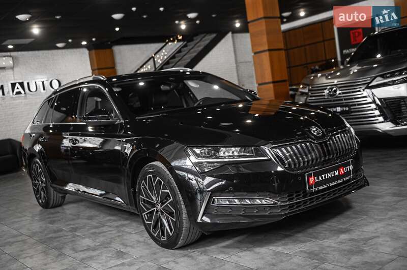 Універсал Skoda Superb 2020 в Ужгороді