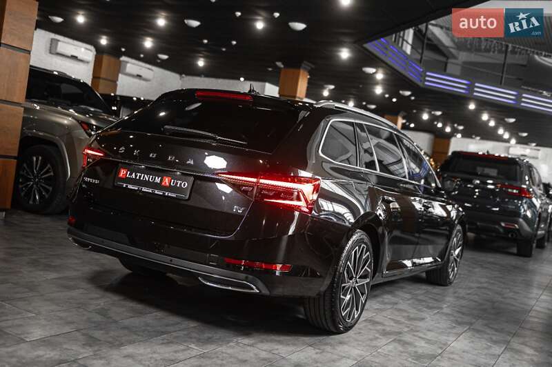 Універсал Skoda Superb 2020 в Ужгороді