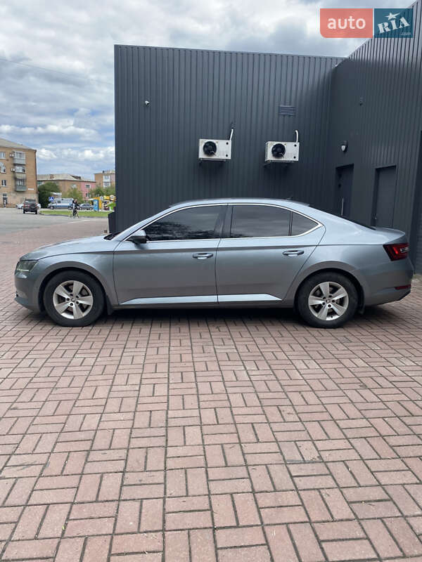 Лифтбек Skoda Superb 2015 в Кропивницком