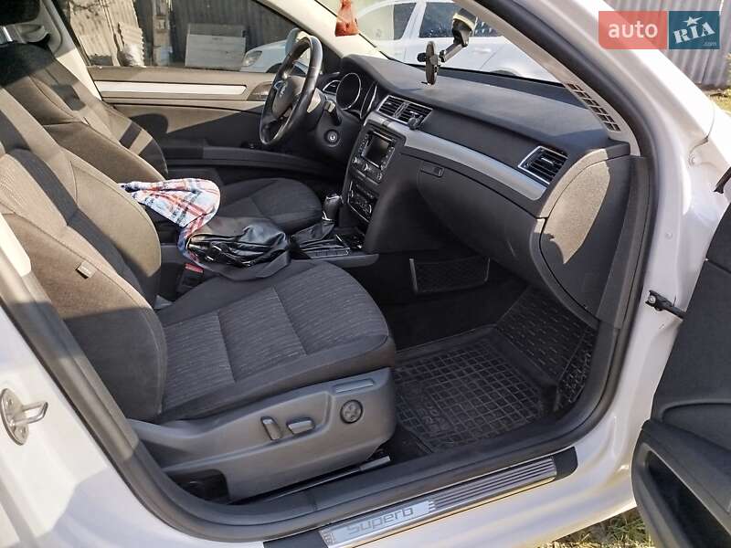 Універсал Skoda Superb 2014 в Охтирці