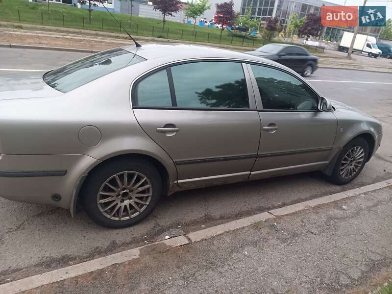 Лифтбек Skoda Superb 2006 в 