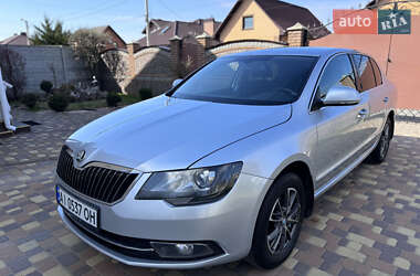Лифтбек Skoda Superb 2013 в 