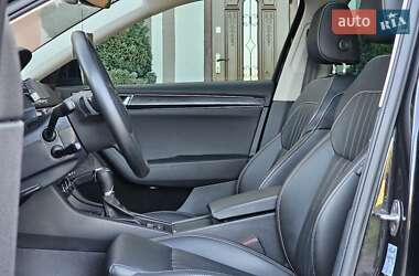 Ліфтбек Skoda Superb 2019 в 