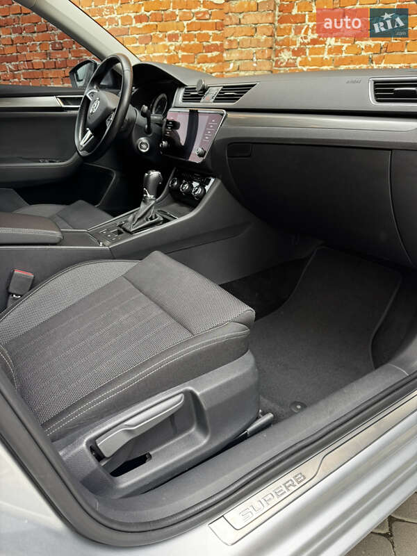 Лифтбек Skoda Superb 2020 в Ивано-Франковске
