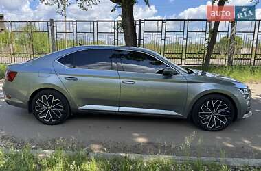 Лифтбек Skoda Superb 2019 в 