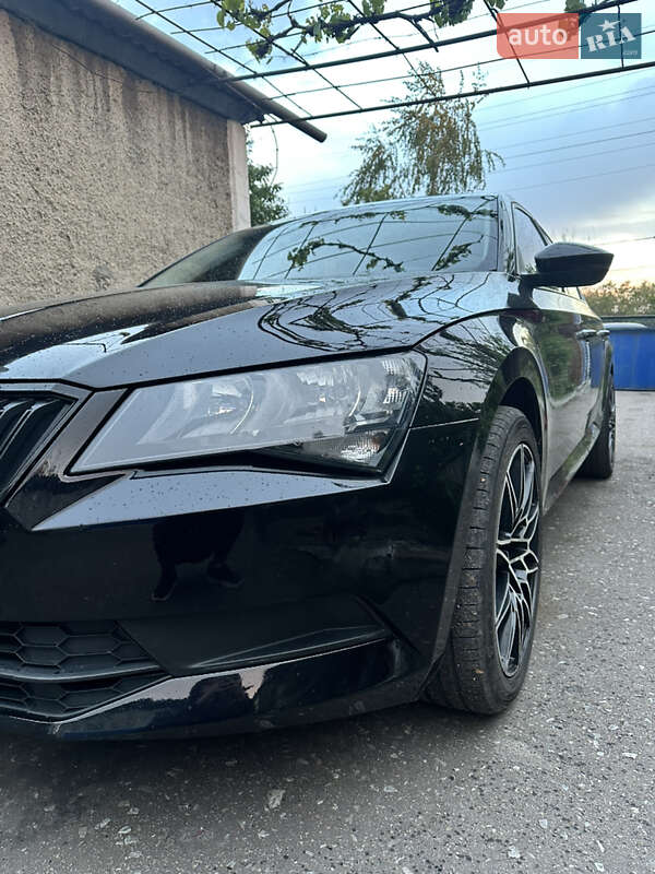 Ліфтбек Skoda Superb 2016 в Дніпрі