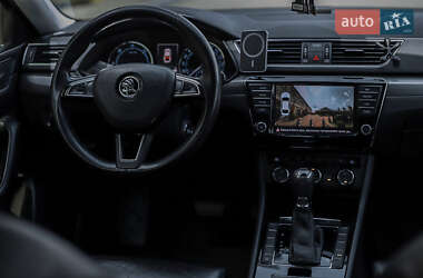 Лифтбек Skoda Superb 2016 в 