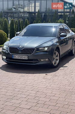 Лифтбек Skoda Superb 2016 в 
