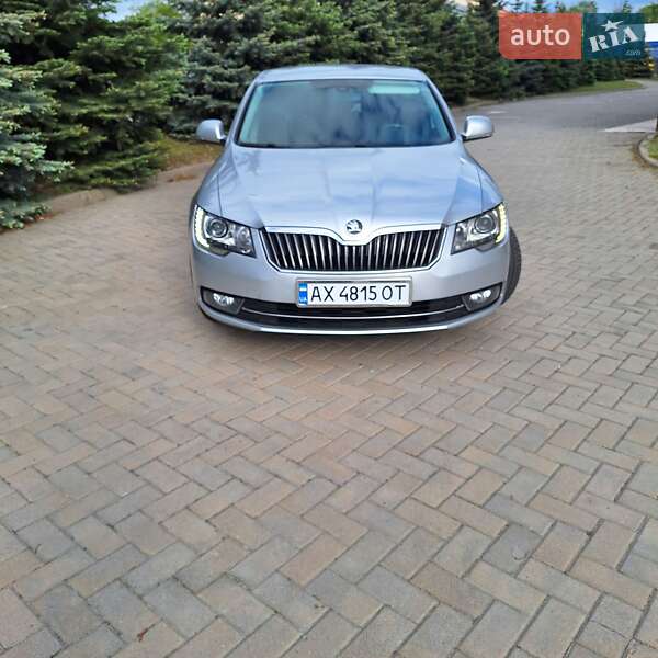 Ліфтбек Skoda Superb 2013 в 