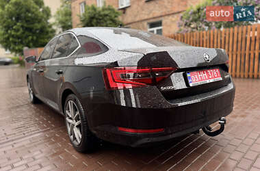 Ліфтбек Skoda Superb 2019 в 