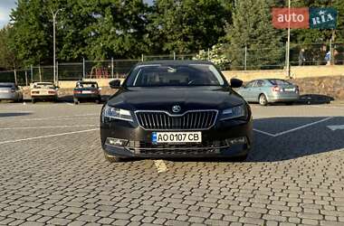 Лифтбек Skoda Superb 2015 в 