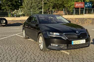 Лифтбек Skoda Superb 2015 в 