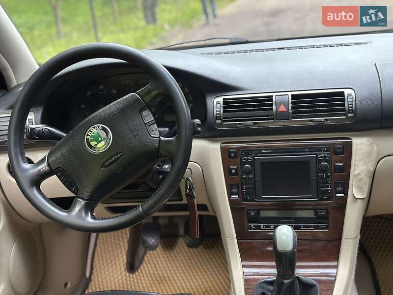 Лифтбек Skoda Superb 2004 в Стрые