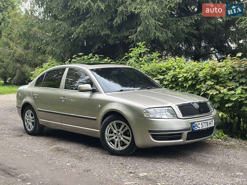 Лифтбек Skoda Superb 2004 в Стрые