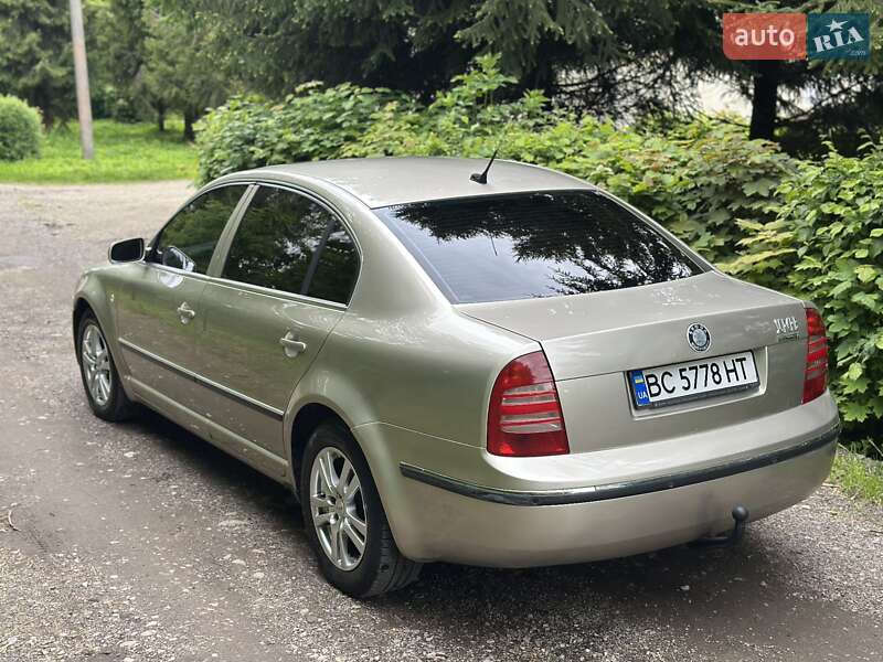 Лифтбек Skoda Superb 2004 в Стрые