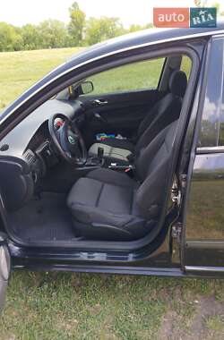 Лифтбек Skoda Superb 2004 в 