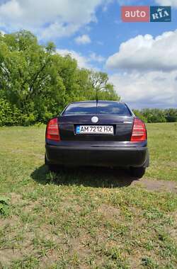 Лифтбек Skoda Superb 2004 в 