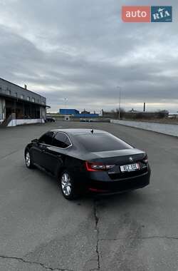 Ліфтбек Skoda Superb 2017 в 