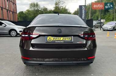 Лифтбек Skoda Superb 2016 в 