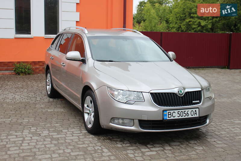 Универсал Skoda Superb 2012 в Жовкве