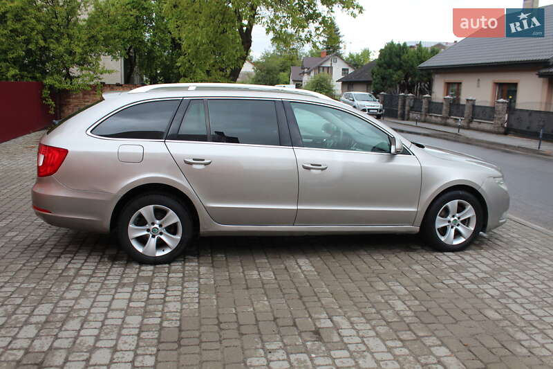 Универсал Skoda Superb 2012 в Жовкве