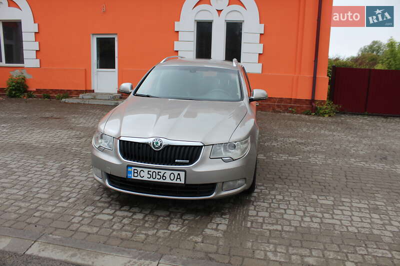 Универсал Skoda Superb 2012 в Жовкве